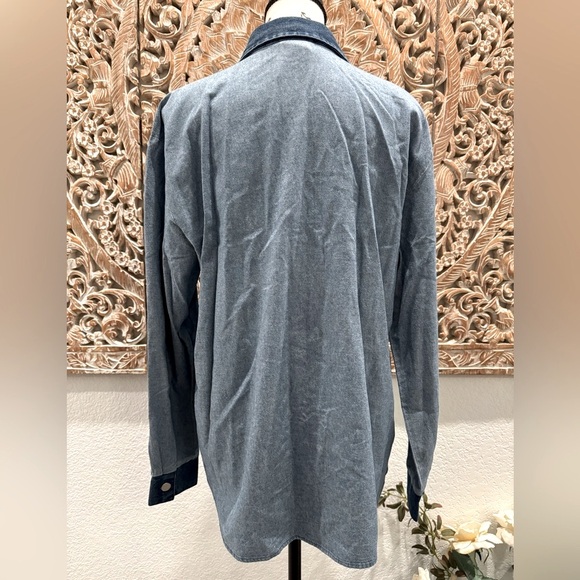 Teddi Long Sleeve Chambray Shirt, Ornate Silver Buttons- size M - Picture 3 of 8